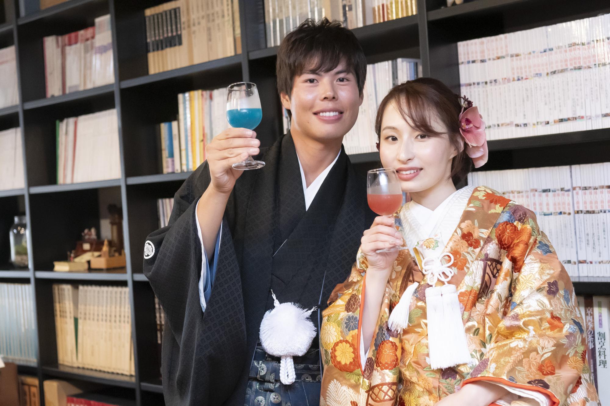顔が見える距離で、結婚を祝う。